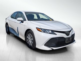 Used 2018 Toyota Camry SE image 1