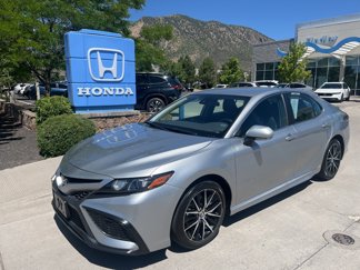 Used 2022 Toyota Camry SE image 1