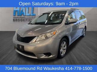 Used 2014 Toyota Sienna LE image 1