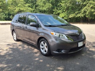 Used 2015 Toyota Sienna LE image 1