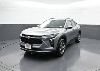 Used 2025 Chevrolet Trax LT w/ Driver Confidence Package image 1