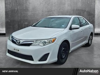 Used 2014 Toyota Camry LE image 1
