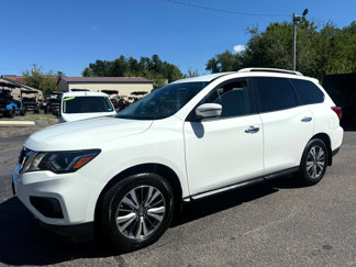 Used 2017 Nissan Pathfinder S image 1