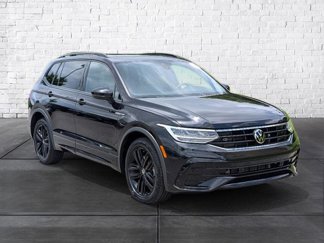 Certified 2022 Volkswagen Tiguan SE R-Line image 1