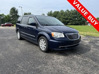 Used 2014 Chrysler Town & Country Touring image 1