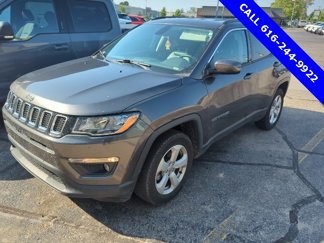 Used 2019 Jeep Compass Latitude w/ Cold Weather Group image 1