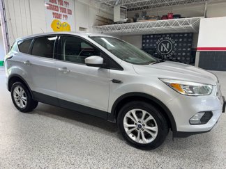 Used 2017 Ford Escape SE image 1