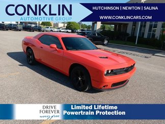 Used 2019 Dodge Challenger SXT image 1