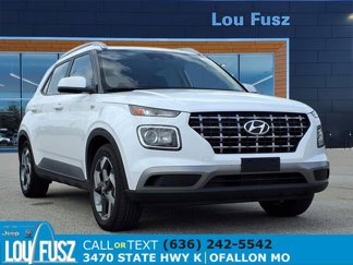 Used 2023 Hyundai Venue SEL image 1