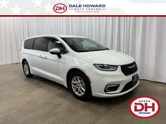 Used 2023 Chrysler Pacifica Touring-L image 1