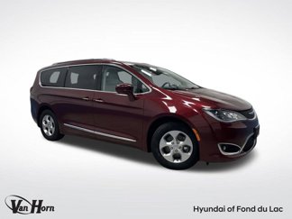 Used 2017 Chrysler Pacifica Touring-L Plus image 1