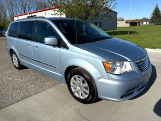 Used 2016 Chrysler Town & Country Touring image 1