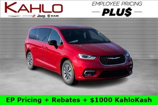 New 2025 Chrysler Pacifica Select image 1
