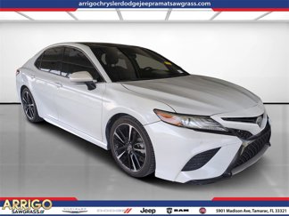 Used 2018 Toyota Camry XSE image 1