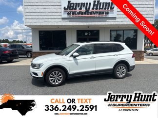 Used 2018 Volkswagen Tiguan SE w/ Panoramic Sunroof Package image 1