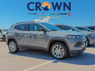 Used 2023 Jeep Compass Latitude image 1