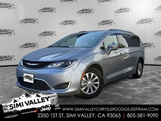 Used 2017 Chrysler Pacifica Touring-L image 1