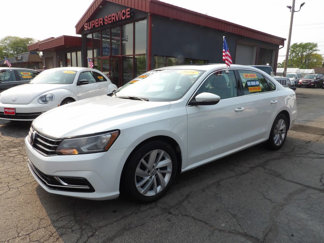 Used 2018 Volkswagen Passat 2.0T SE image 1