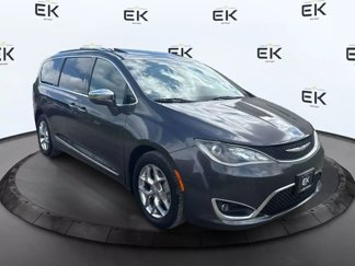 Used 2017 Chrysler Pacifica Limited image 1
