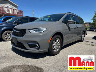 Used 2022 Chrysler Pacifica Touring-L image 1