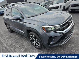 Used 2022 Volkswagen Taos SE image 1