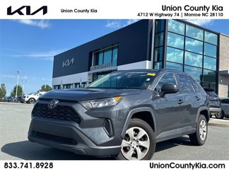 Used 2021 Toyota RAV4 LE image 1