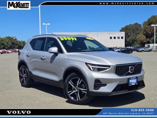 Certified 2025 Volvo XC40 B5 Core image 1