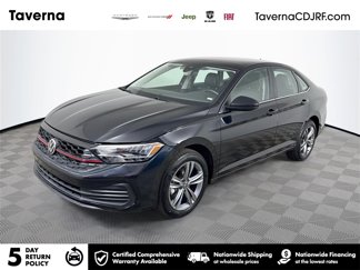 Used 2024 Volkswagen Jetta SE image 1