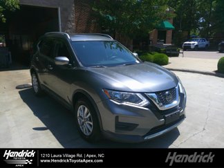 Used 2018 Nissan Rogue SV image 1