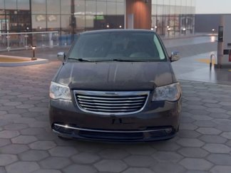 Used 2014 Chrysler Town & Country Touring-L w/ Driver Convenience Group image 1