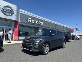 Used 2022 Kia Soul LX image 1