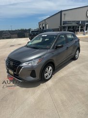 Used 2021 Nissan Kicks S image 1