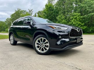 Used 2023 Toyota Highlander Limited image 1