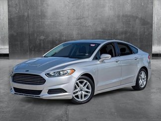 Used 2015 Ford Fusion SE image 1
