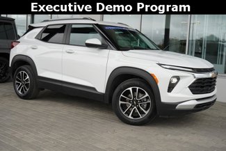 Used 2025 Chevrolet TrailBlazer LT w/ Driver Confidence Package image 1