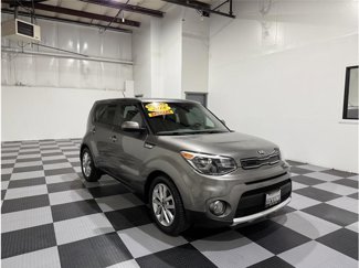 Used 2018 Kia Soul + image 1