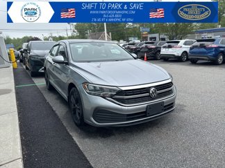 Used 2024 Volkswagen Jetta SE w/ Panoramic Sunroof Package image 1
