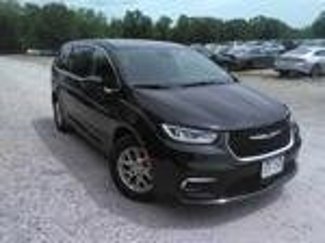 Used 2023 Chrysler Pacifica Touring-L image 1