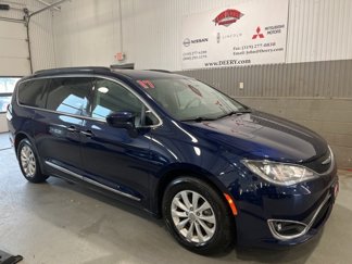 Used 2017 Chrysler Pacifica Touring-L image 1