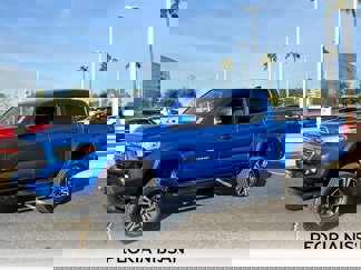 Used 2017 Toyota Tacoma TRD Sport image 1