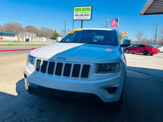 Used 2015 Jeep Grand Cherokee Laredo image 1