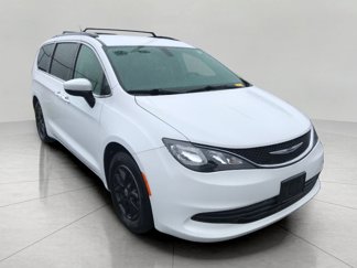 Used 2020 Chrysler Voyager Lxi image 1