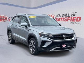 Used 2022 Volkswagen Taos SE image 1
