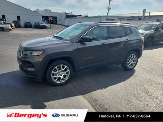 Used 2022 Jeep Compass Latitude image 1
