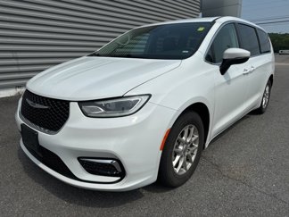 Used 2023 Chrysler Pacifica Touring-L image 1
