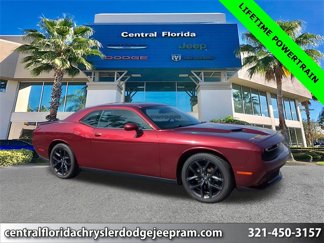 Used 2019 Dodge Challenger SXT image 1