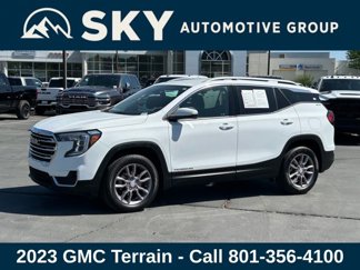 Used 2023 GMC Terrain SLT image 1