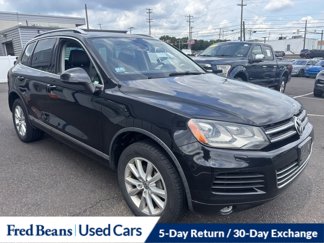 Used 2014 Volkswagen Touareg Sport image 1