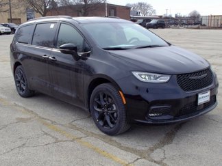 New 2025 Chrysler Pacifica Limited w/ Uconnect Theater Family Group image 1