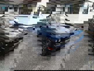 Used 2016 Dodge Challenger SXT image 1